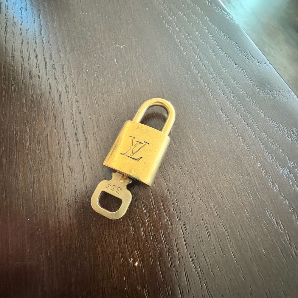 Beautiful Louis Vuitton Lock And Key 🔐 - Picture 2 of 2